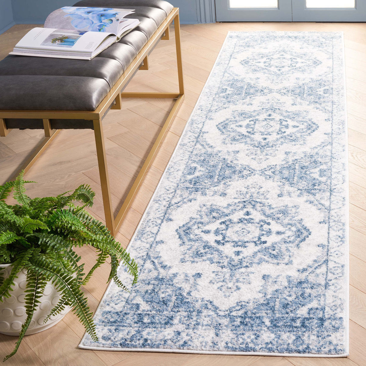 Layla 100 Rug | Safavieh - LAY100