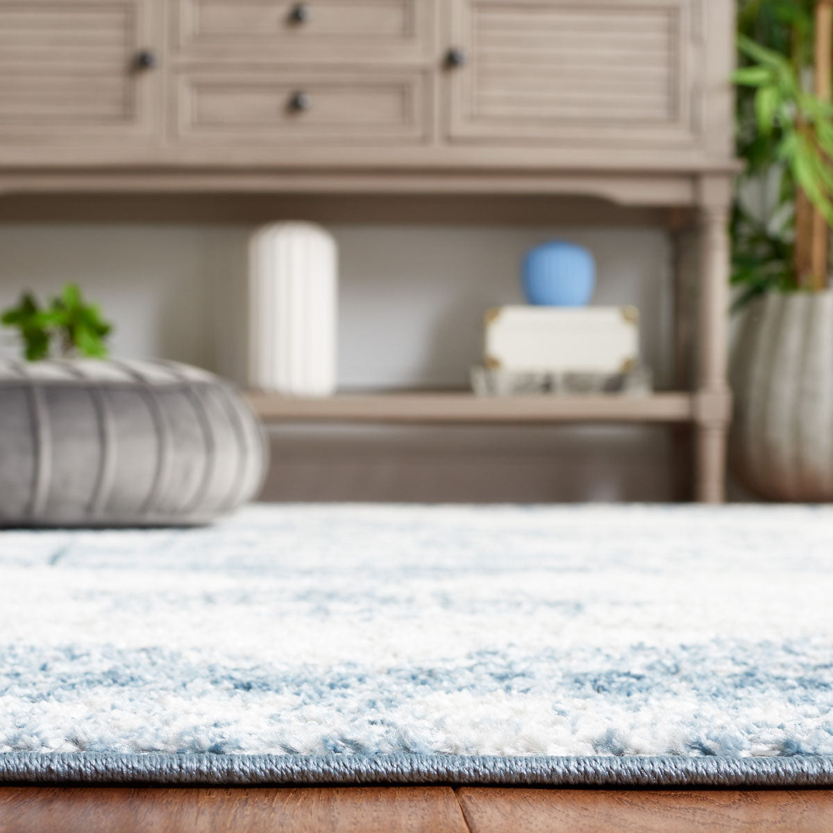Layla 100 Rug | Safavieh - LAY100