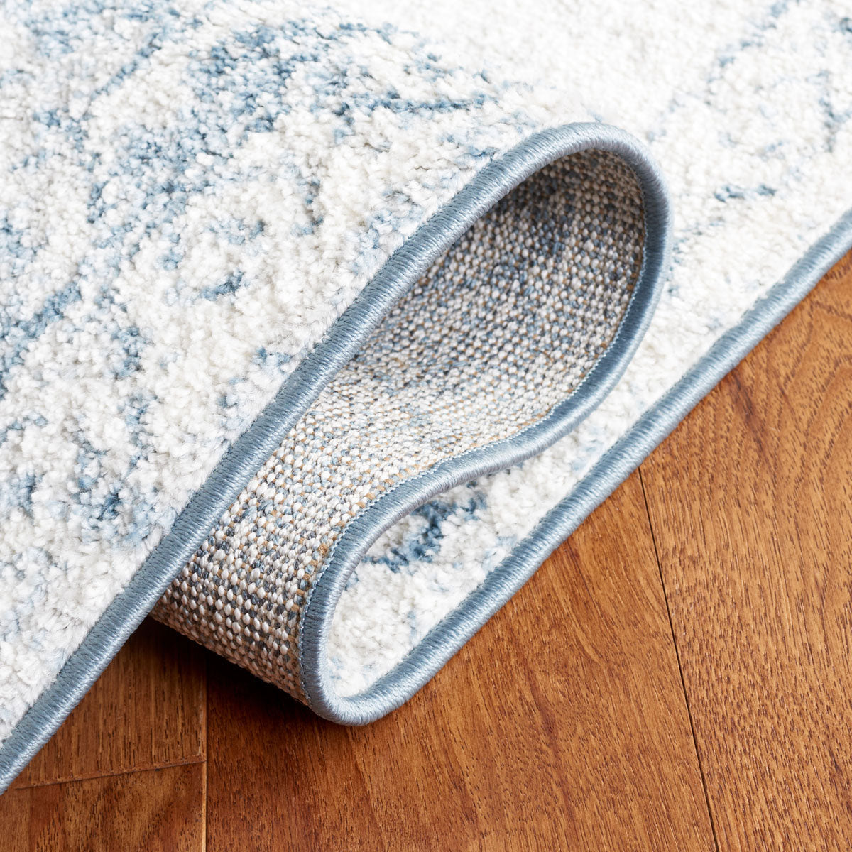 Layla 100 Rug | Safavieh - LAY100