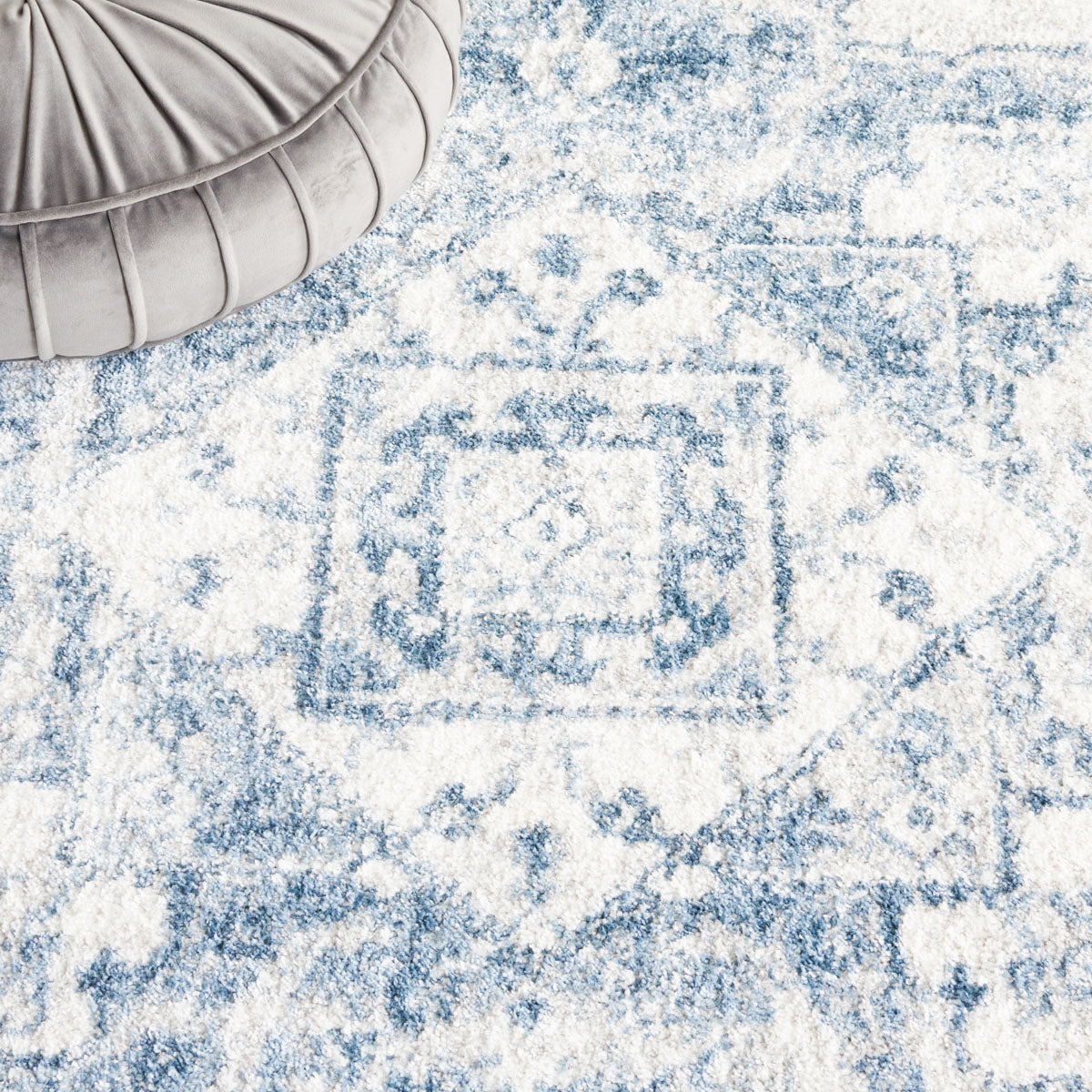 Layla 100 Rug | Safavieh - LAY100